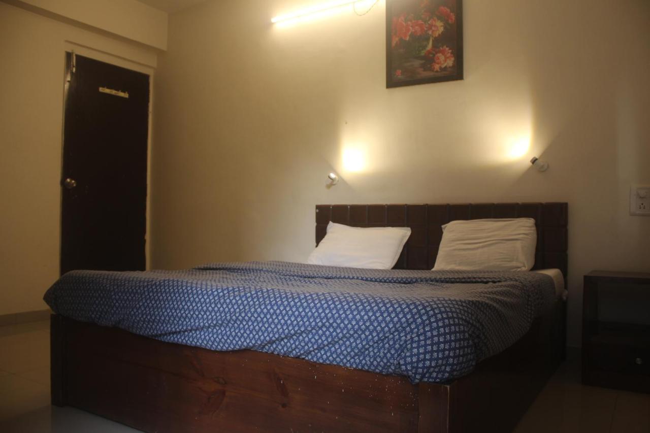 Le Pension Daman Extérieur photo